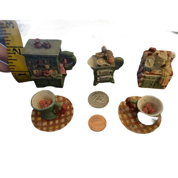 Vintage 7PC Dollhouse Ceramic Kitchen Accessories Cup & Saucer Tea Pot - Picture 10 of 10